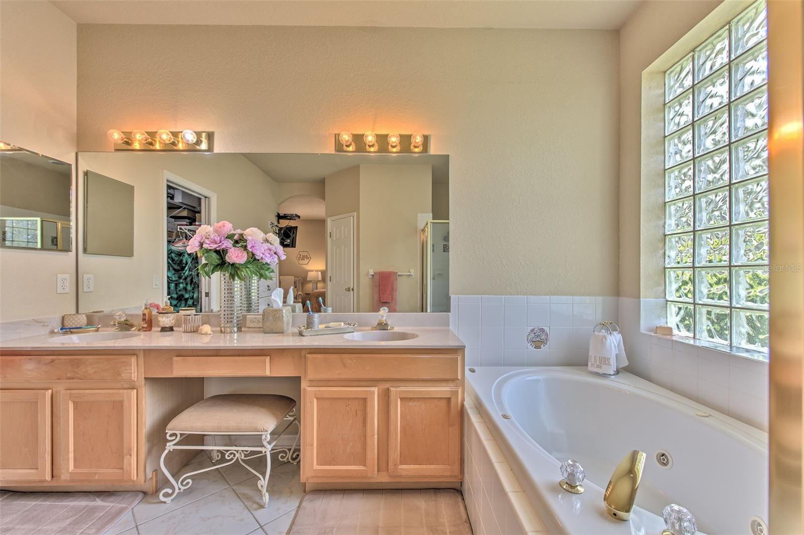 RIVER HILLS COUNTRY CLUB PARCE - Residential