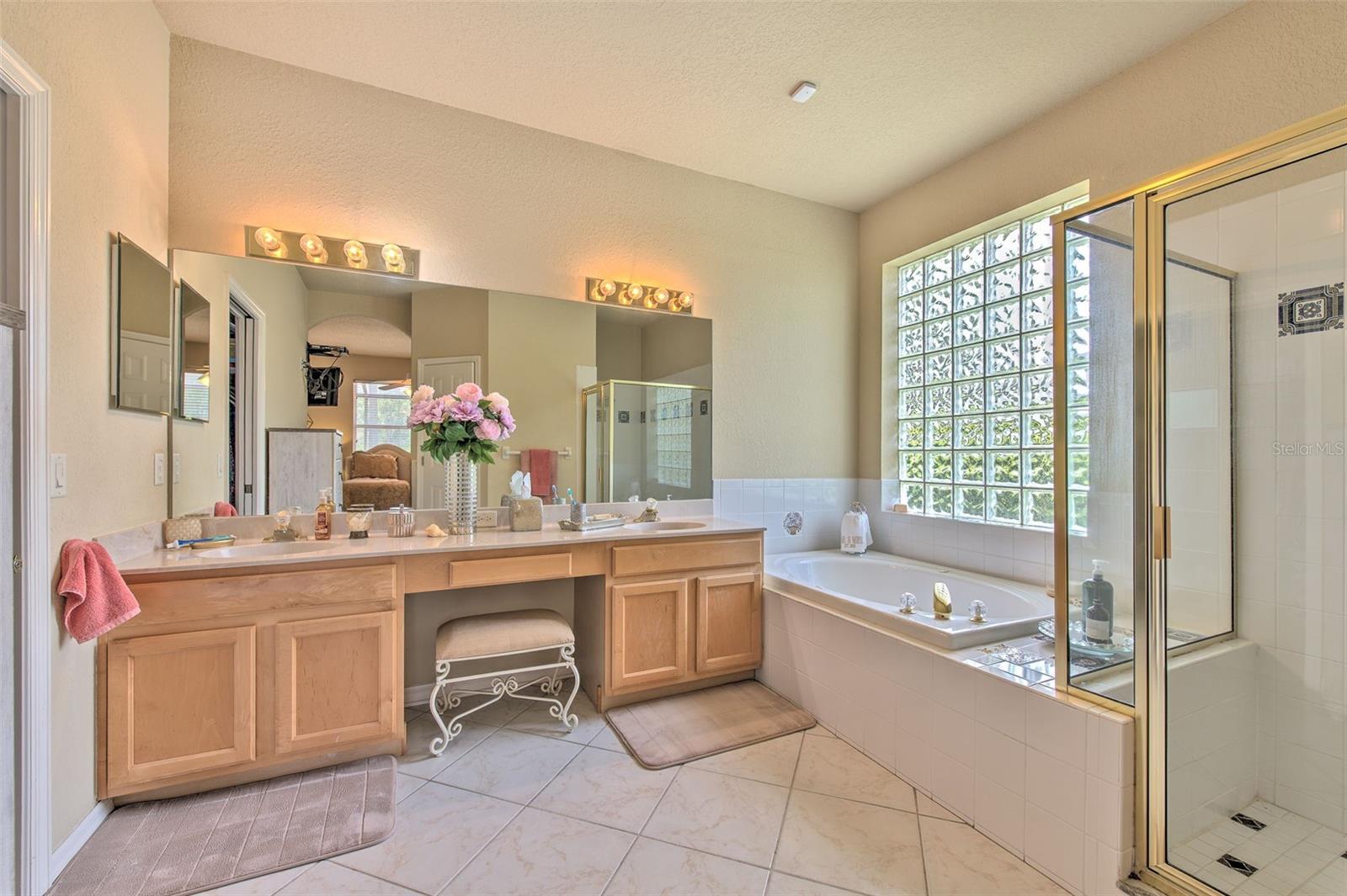 RIVER HILLS COUNTRY CLUB PARCE - Residential
