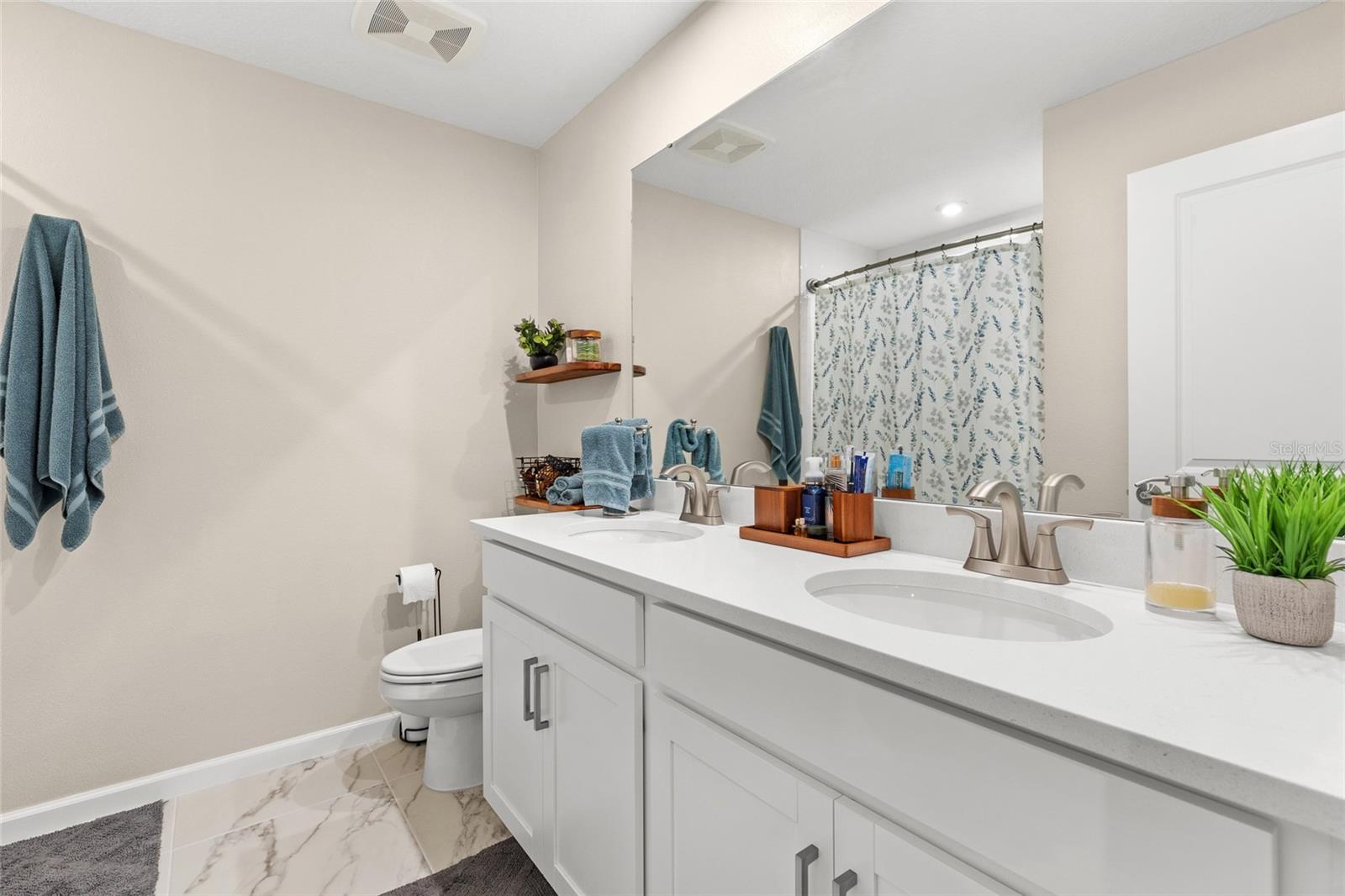 HICKORY GROVE - Residential