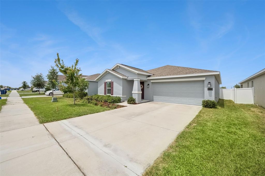 Photo of 893 Laurel View Way, Groveland, FL 34736 (MLS # O6404060)