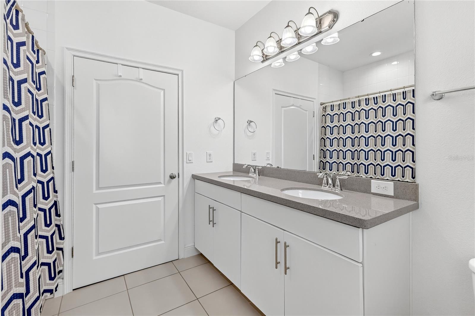 LAUREATE PARK NBRHD CENTER PH 1 - Residential