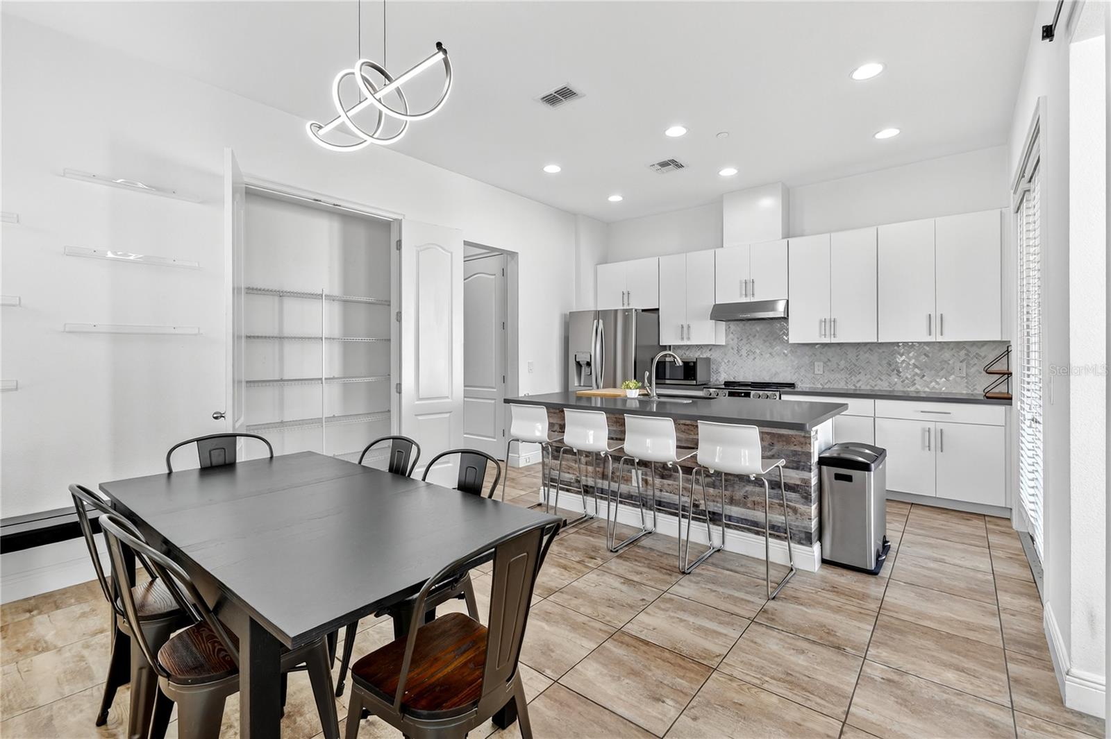 LAUREATE PARK NBRHD CENTER PH 1 - Residential