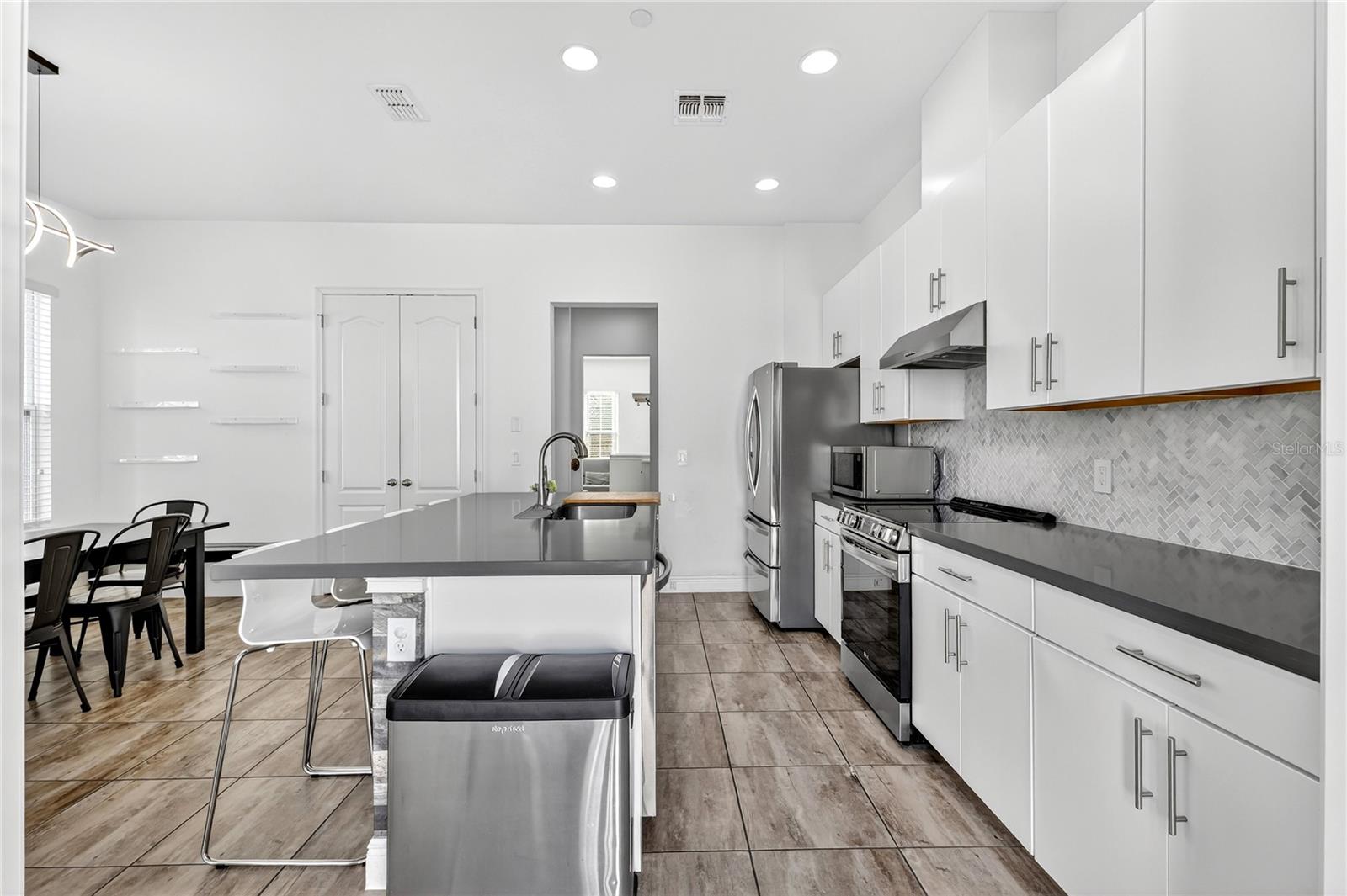 LAUREATE PARK NBRHD CENTER PH 1 - Residential