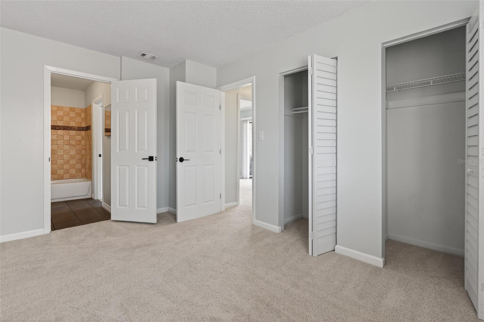 HUNTINGTON ON GREEN CONDO - Residential