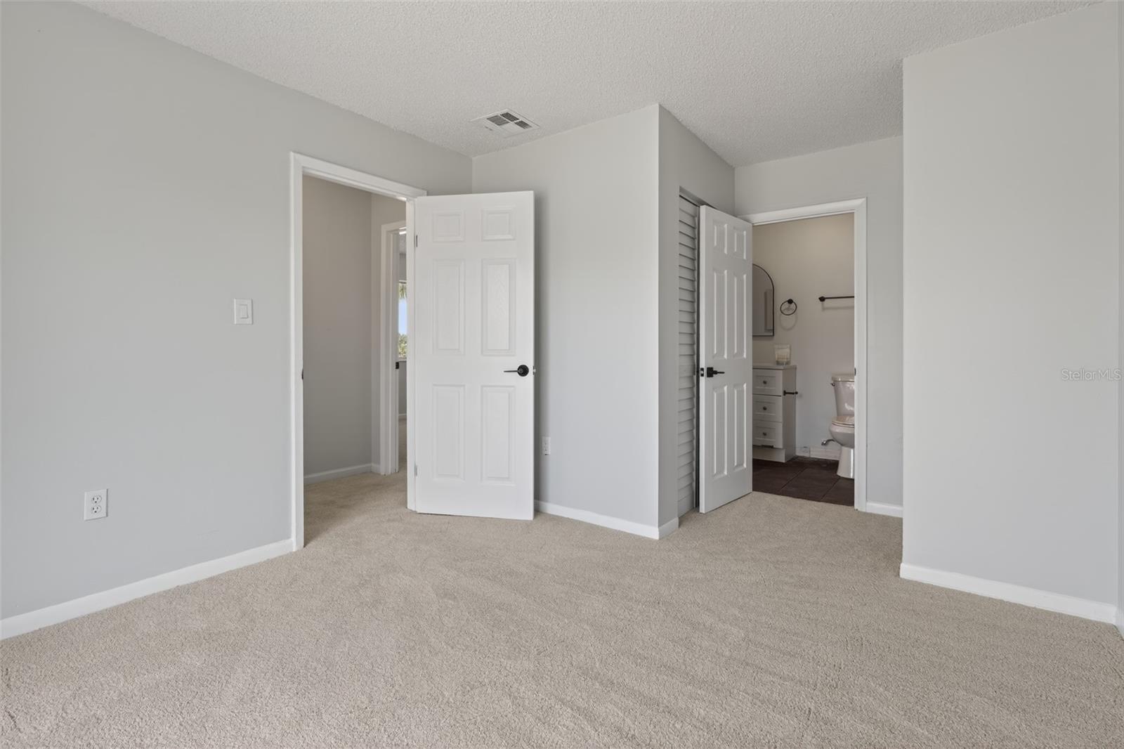 HUNTINGTON ON GREEN CONDO - Residential