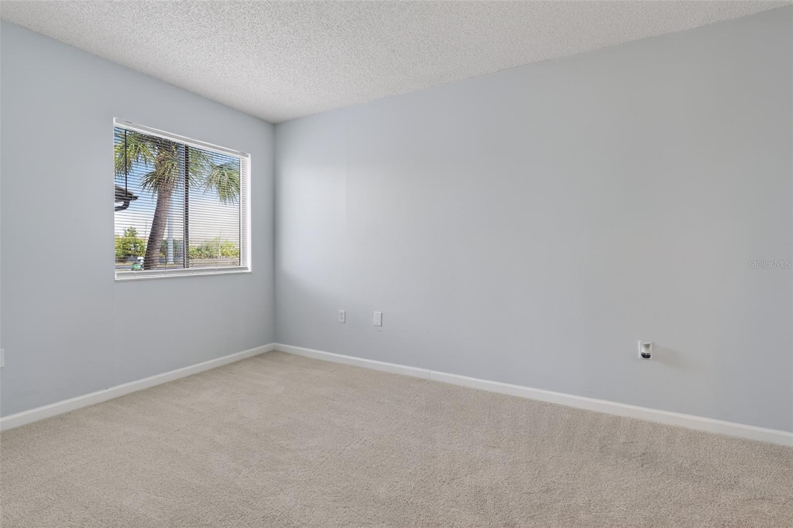 HUNTINGTON ON GREEN CONDO - Residential