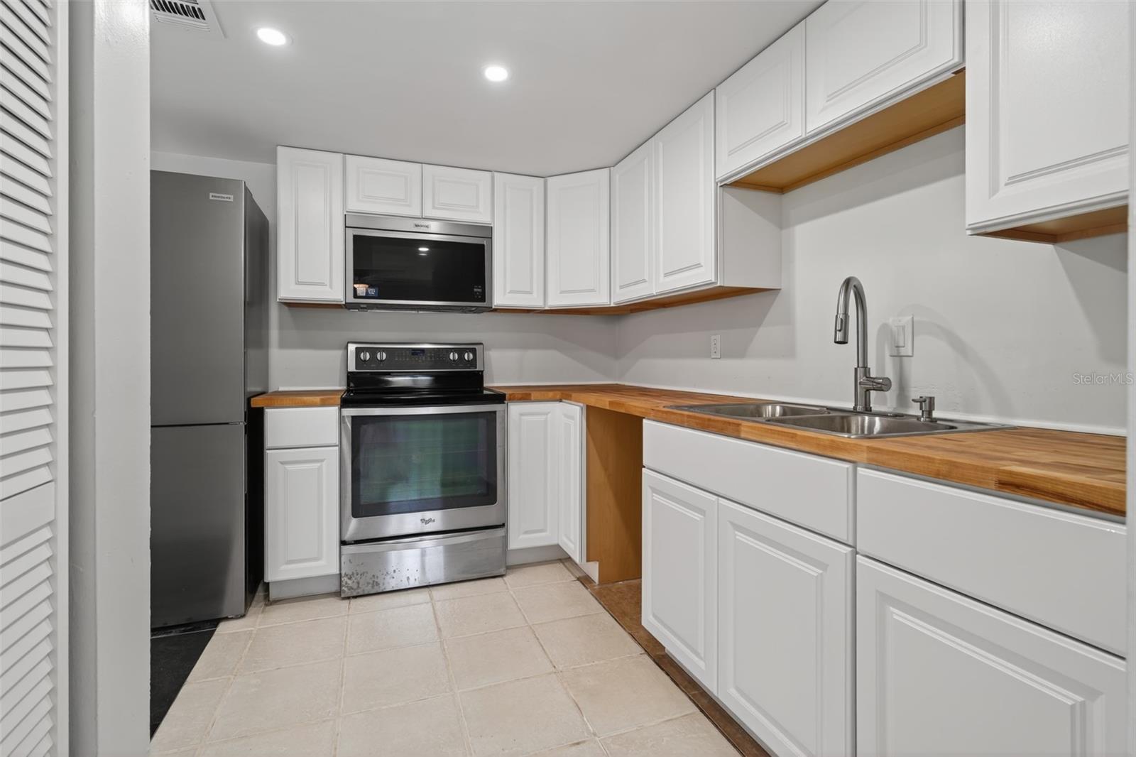 HUNTINGTON ON GREEN CONDO - Residential