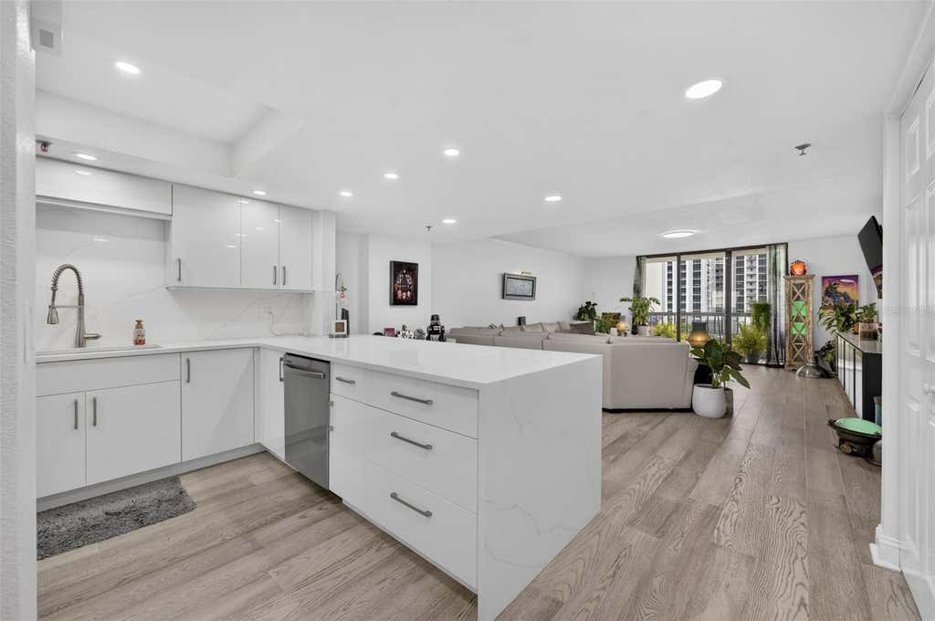 Photo of 530 E Central Boulevard #803, Orlando, FL 32801 (MLS # O6429601)