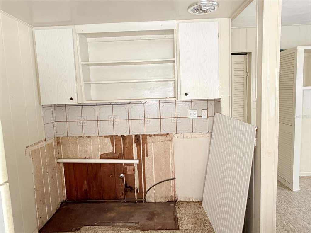 Photo of 902 Highland St, Sarasota, FL 34234 (MLS # A4703625)