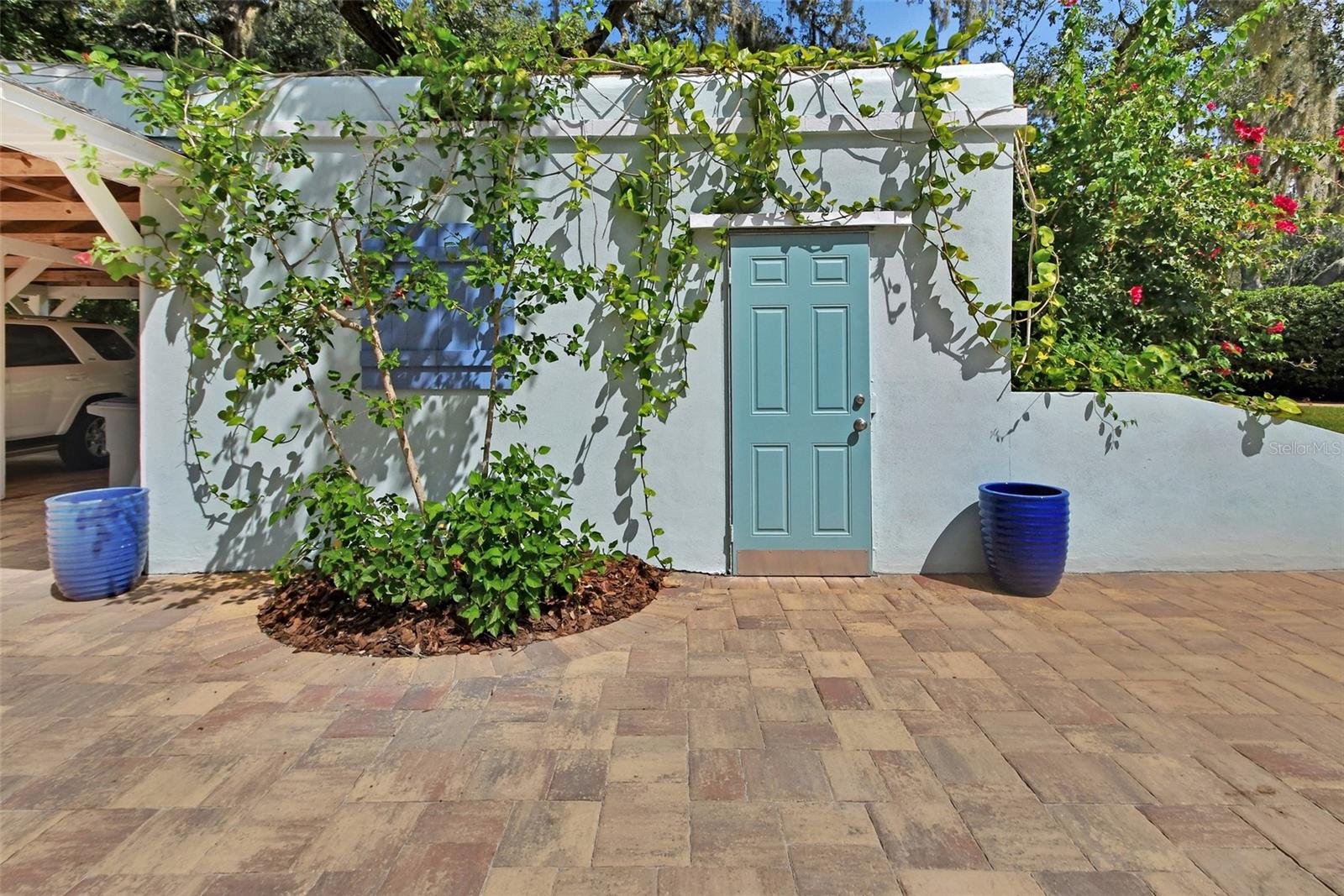 DOMINGO REYES GRANT - Residential