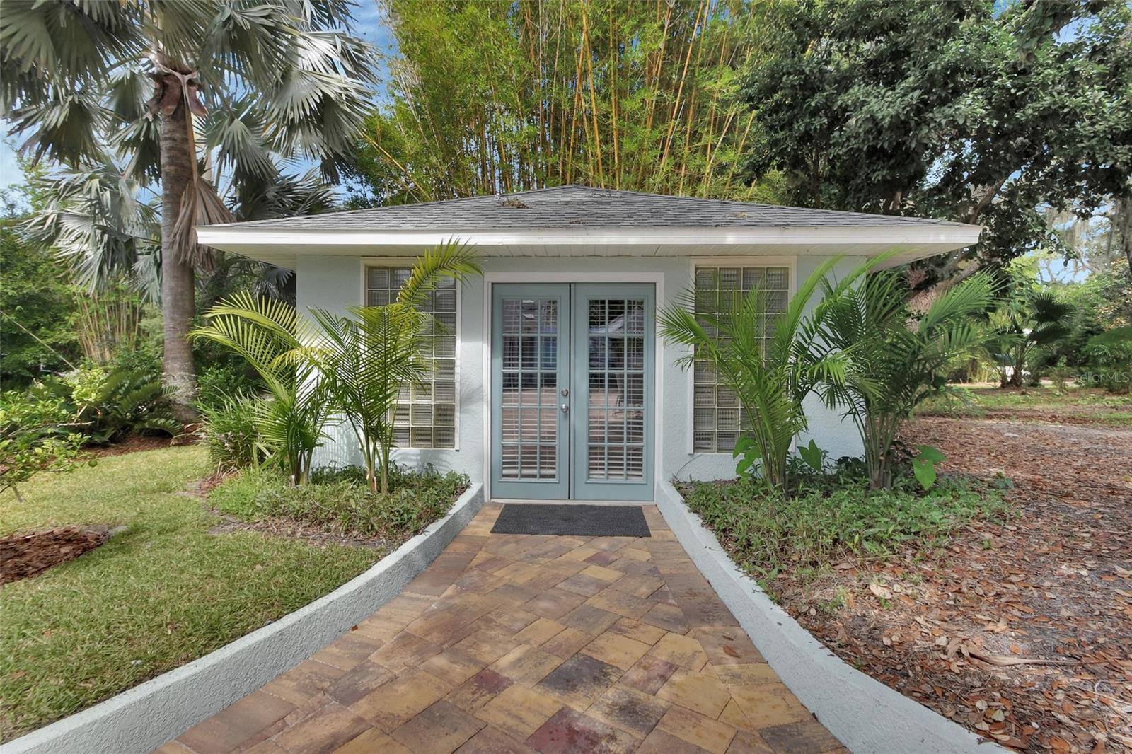 DOMINGO REYES GRANT - Residential