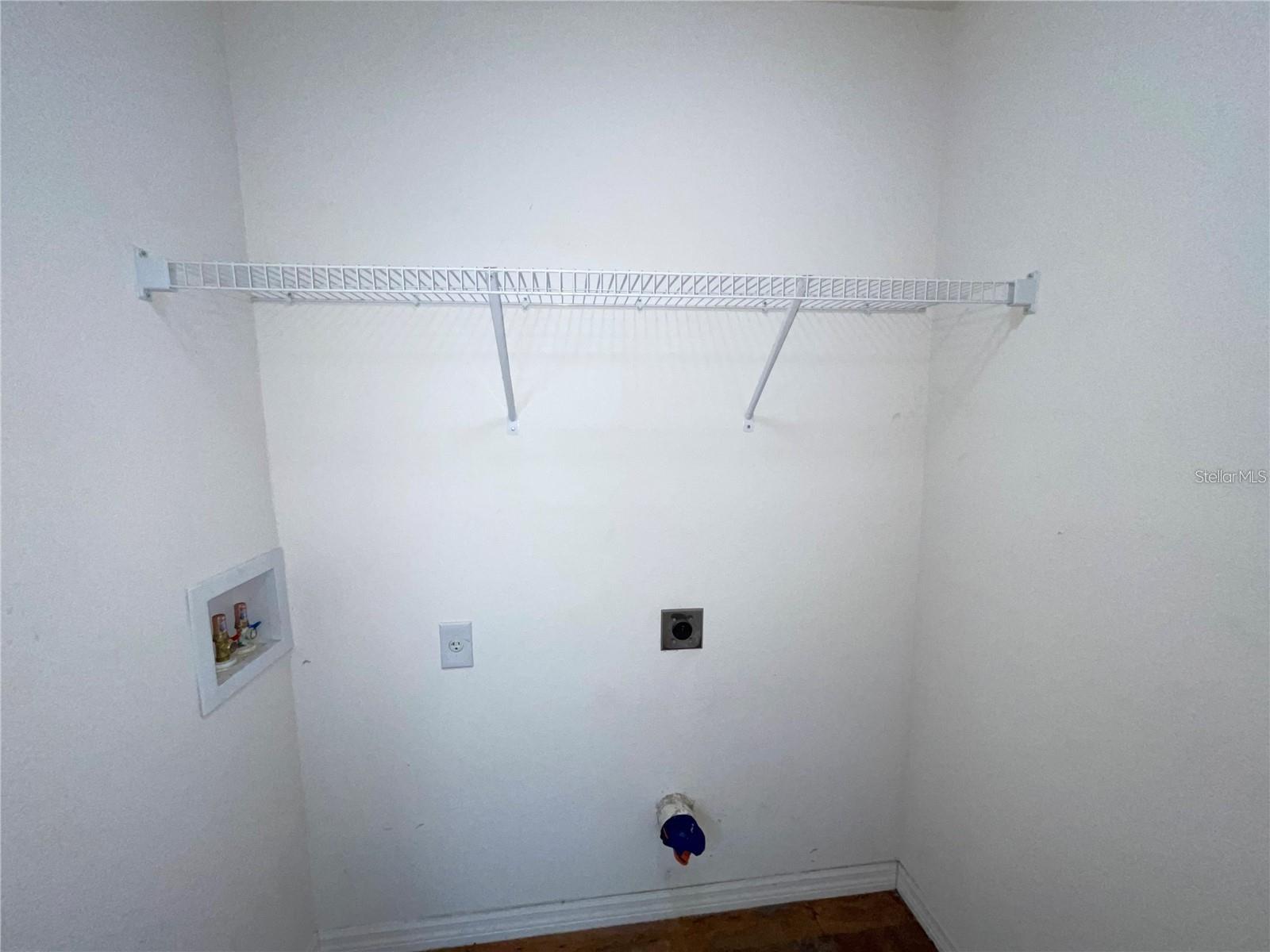 LAKE ALFRED ESTATES - Residential Lease