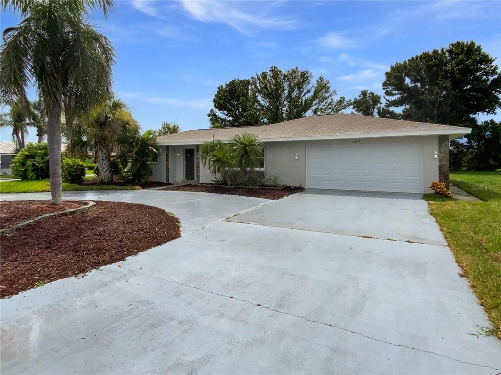 Photo of 1019 Deer Run, Venice, FL 34293 (MLS # O6212310)