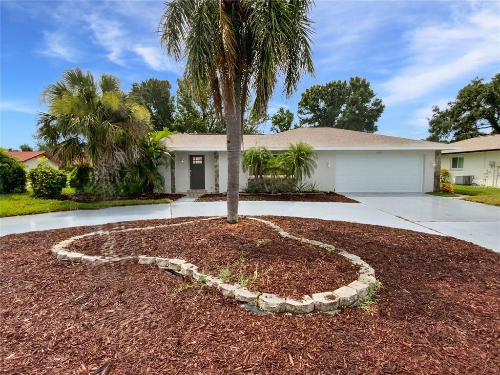 Photo of 1019 Deer Run, Venice, FL 34293 (MLS # O6212310)
