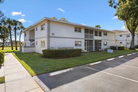 Photo of 454 Fairways Circle #B204, Ocala, FL 34472 (MLS # G5105092)