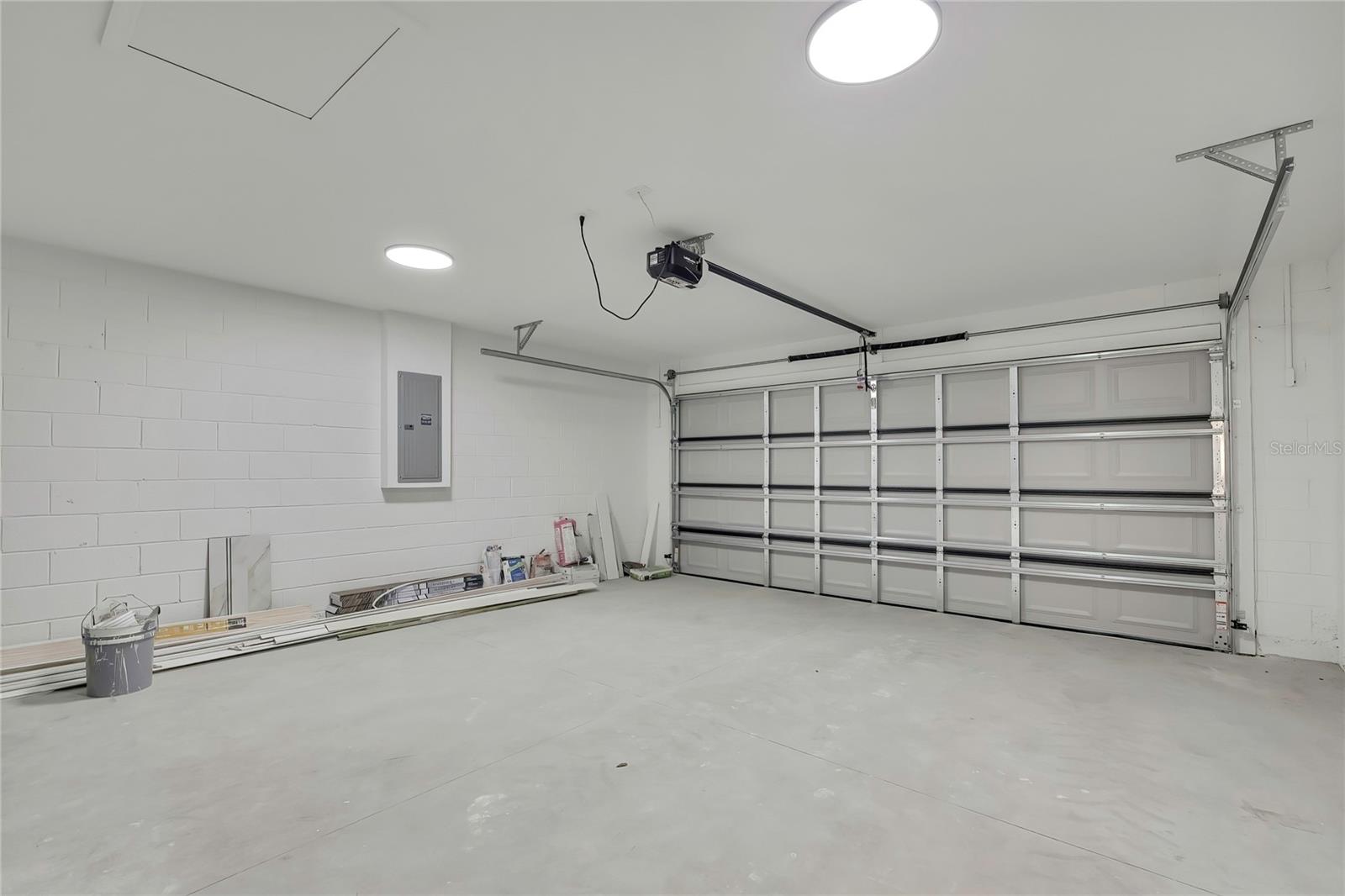 CRYSTAL MANOR UNIT 03 - Residential