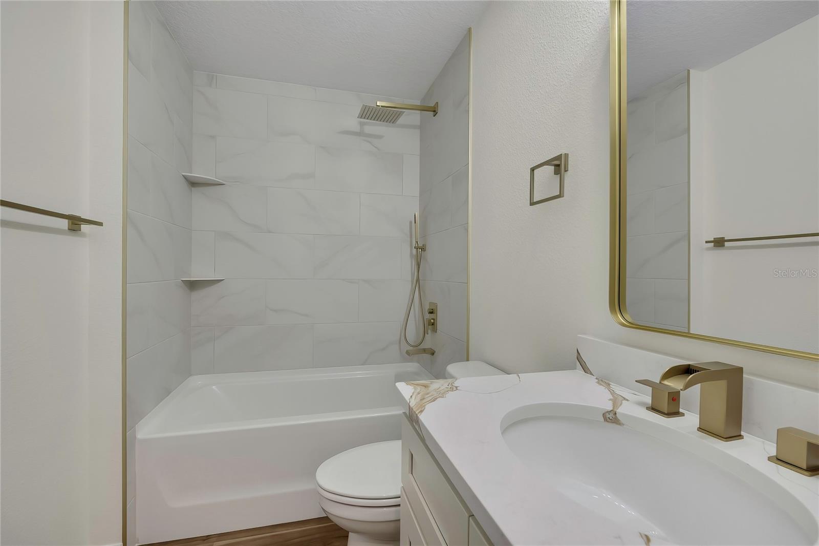 CRYSTAL MANOR UNIT 03 - Residential