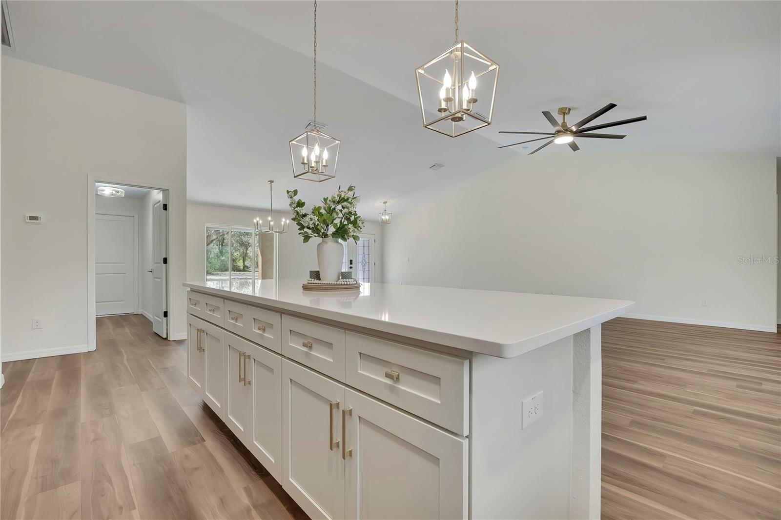 CRYSTAL MANOR UNIT 03 - Residential