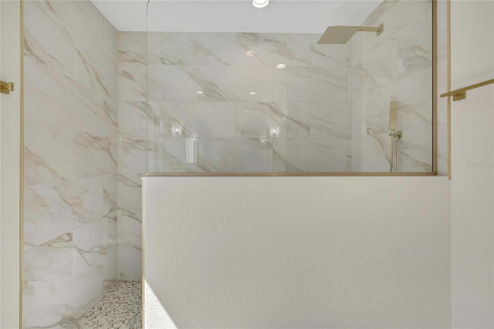 CRYSTAL MANOR UNIT 03 - Residential