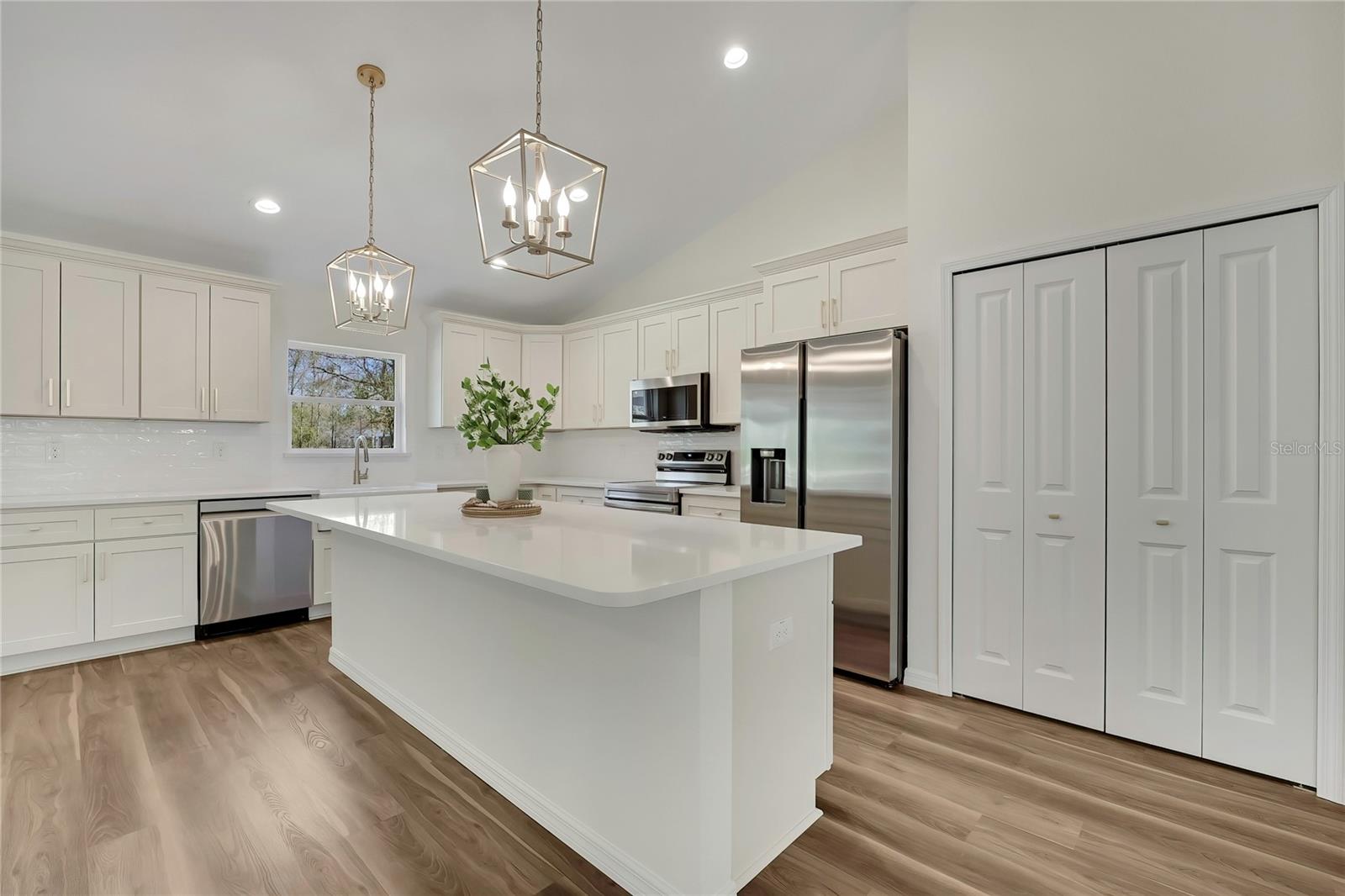 CRYSTAL MANOR UNIT 03 - Residential