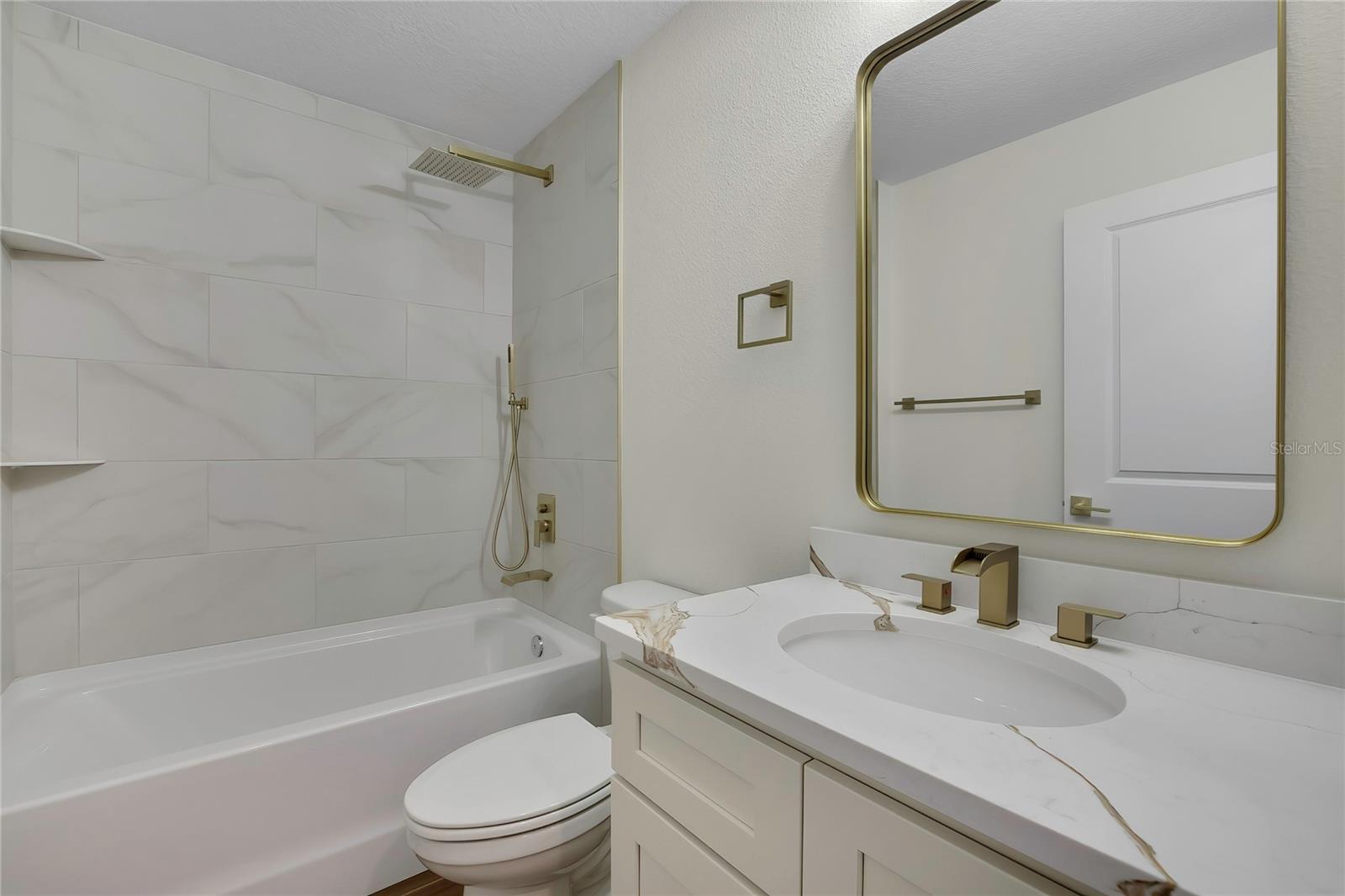 CRYSTAL MANOR UNIT 03 - Residential