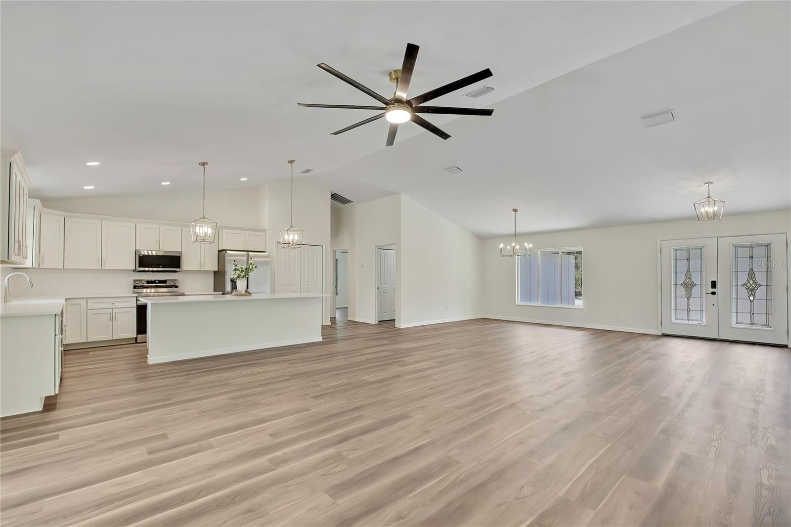 CRYSTAL MANOR UNIT 03 - Residential