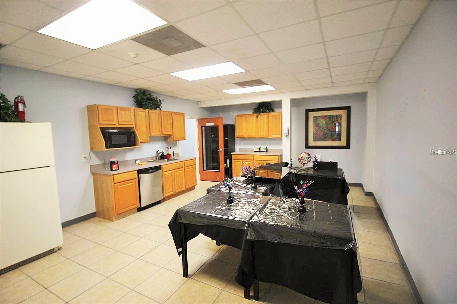 ARNOLD H T PLAN CONWAY - Commercial Lease