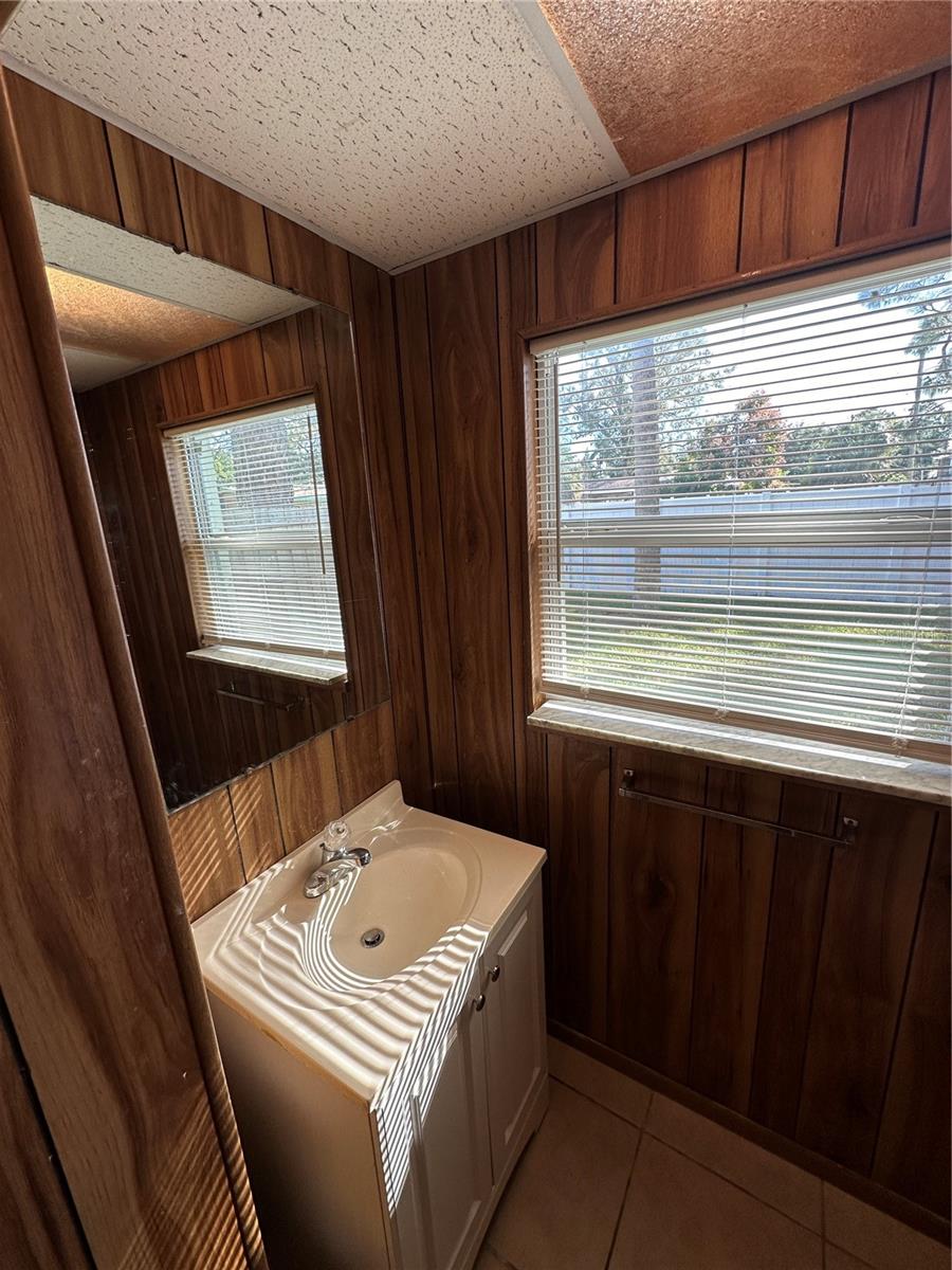 FARROWS - Residential Lease