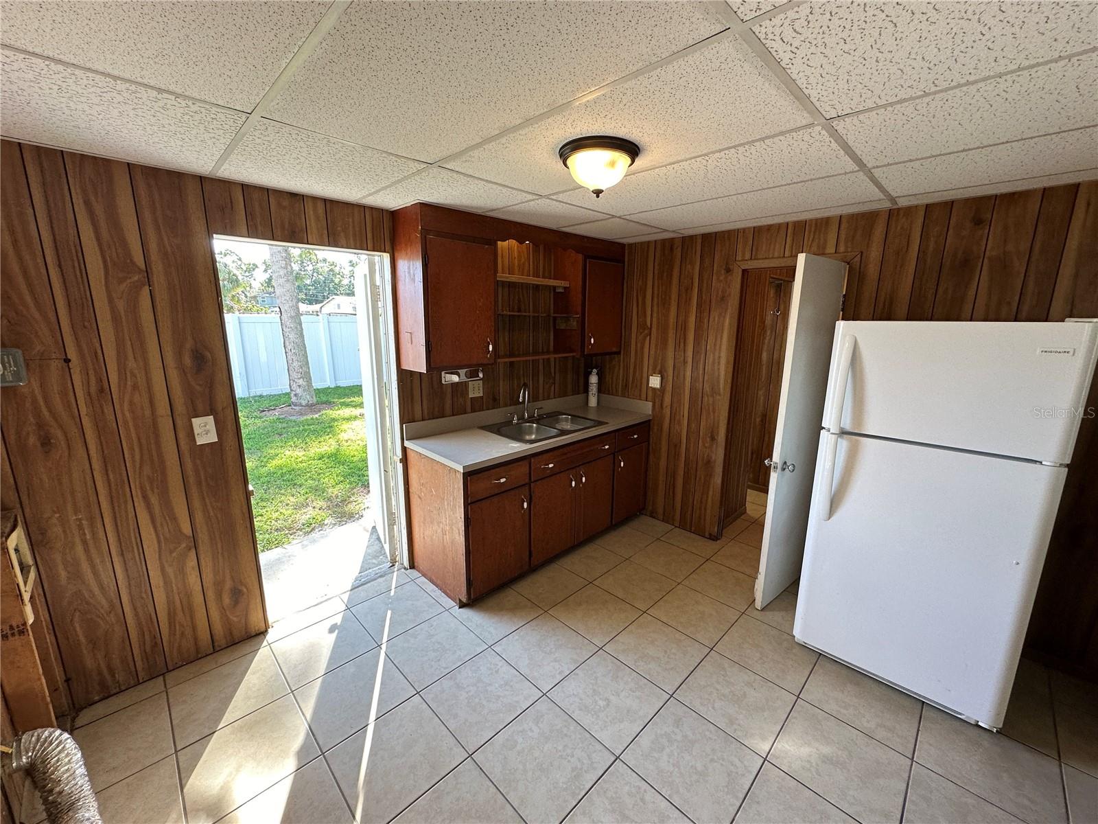 FARROWS - Residential Lease