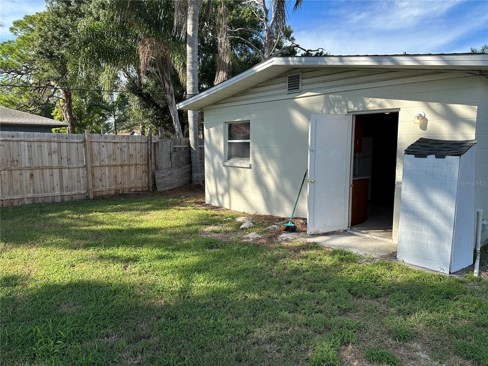 FARROWS - Residential Lease