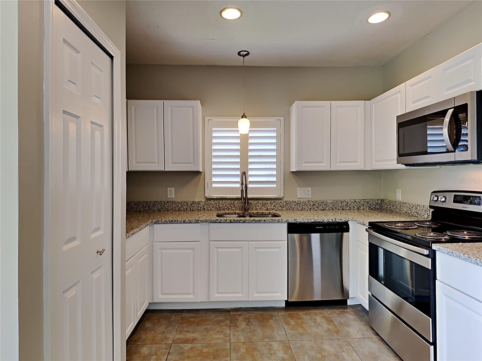 CROSS CREEK ESTATES - Residential Lease