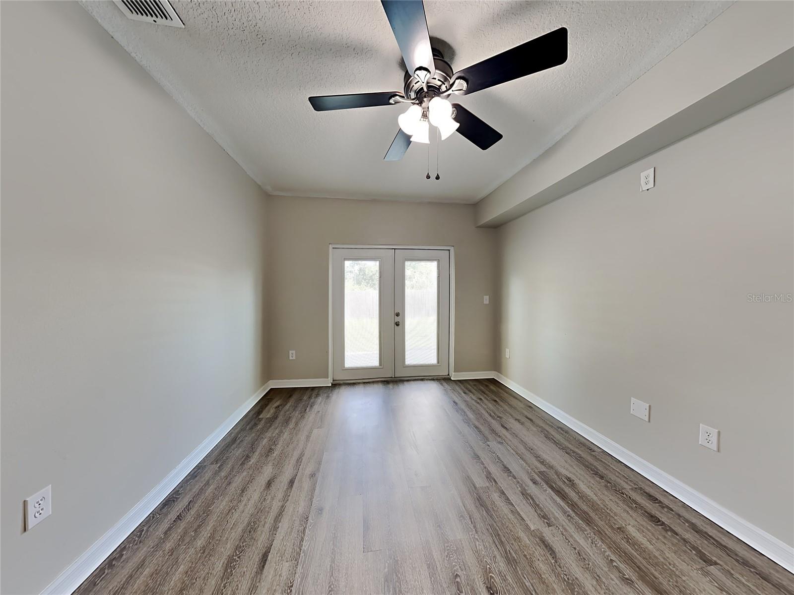 CROSS CREEK ESTATES - Residential Lease