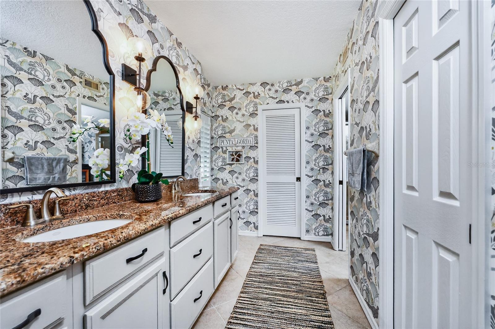 LAVISTA CONDO - Residential