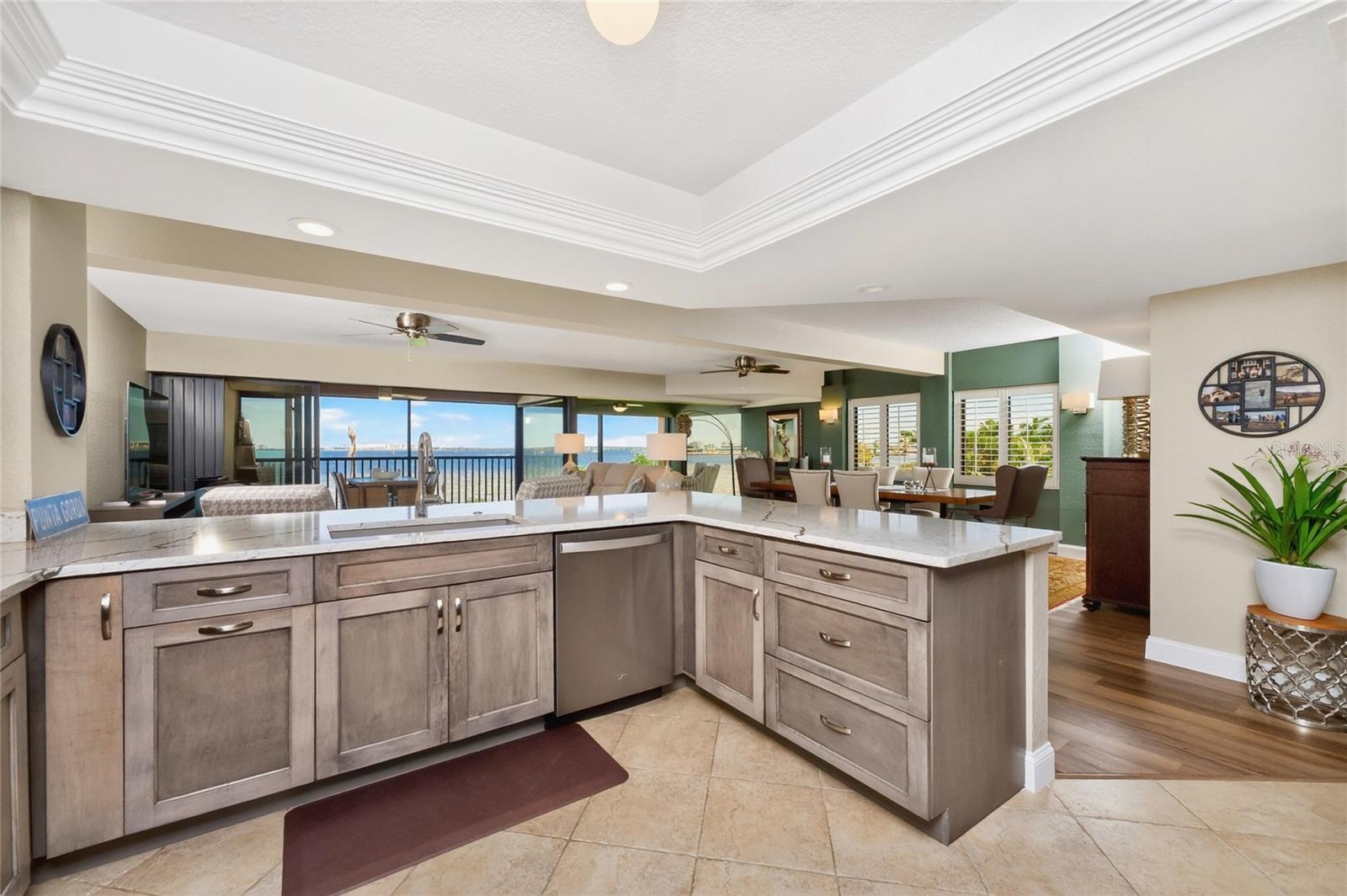 LAVISTA CONDO - Residential