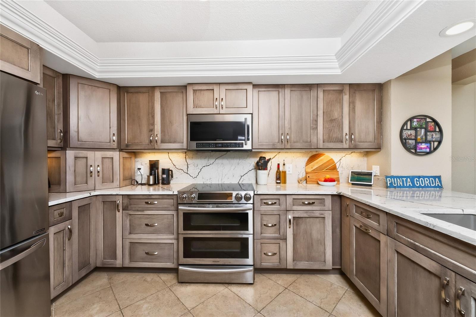 LAVISTA CONDO - Residential