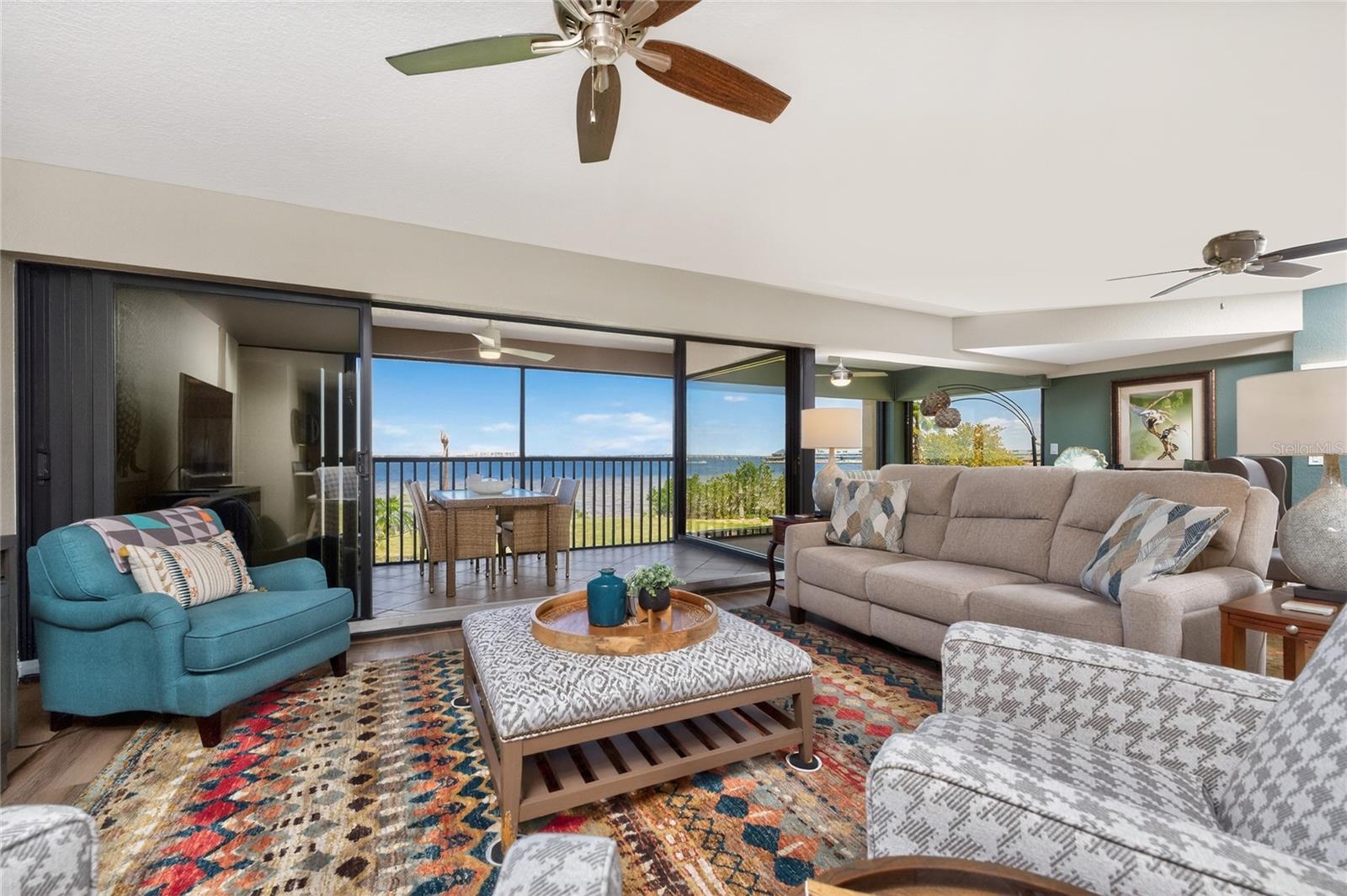 LAVISTA CONDO - Residential