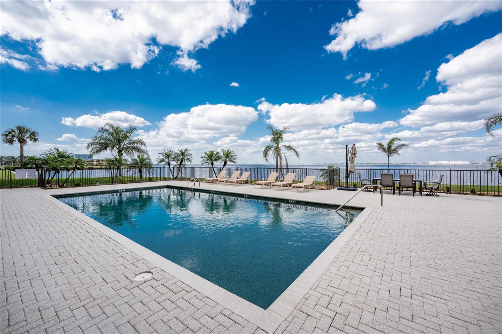 LAVISTA CONDO - Residential