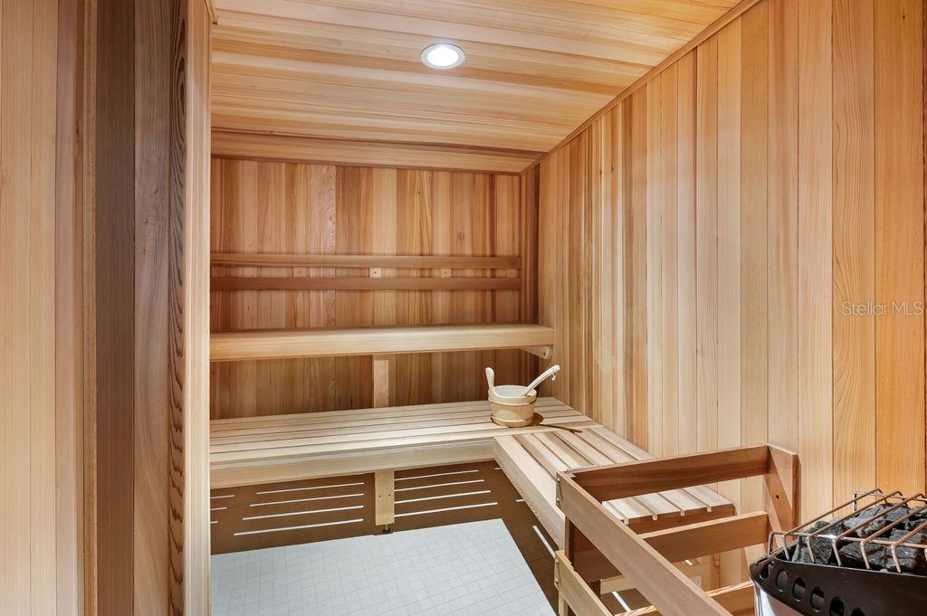 ISLANDER CLUB OF LONGBOAT - Residential