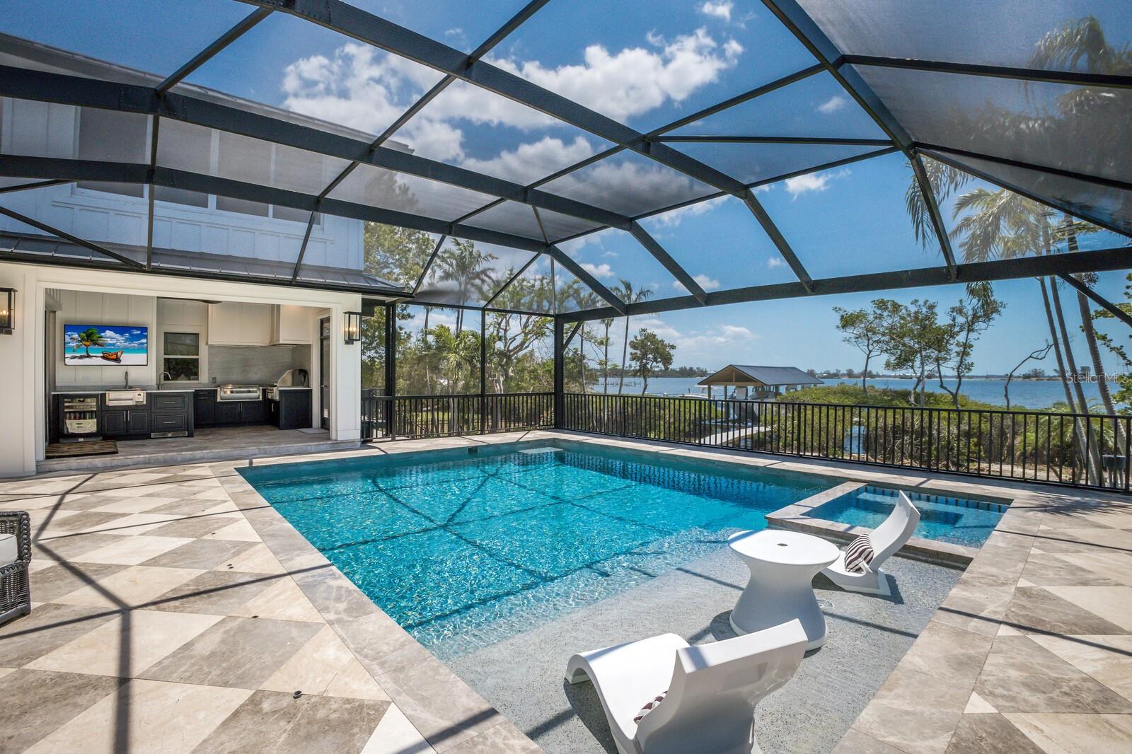 MAHOGANY BAY - Residential