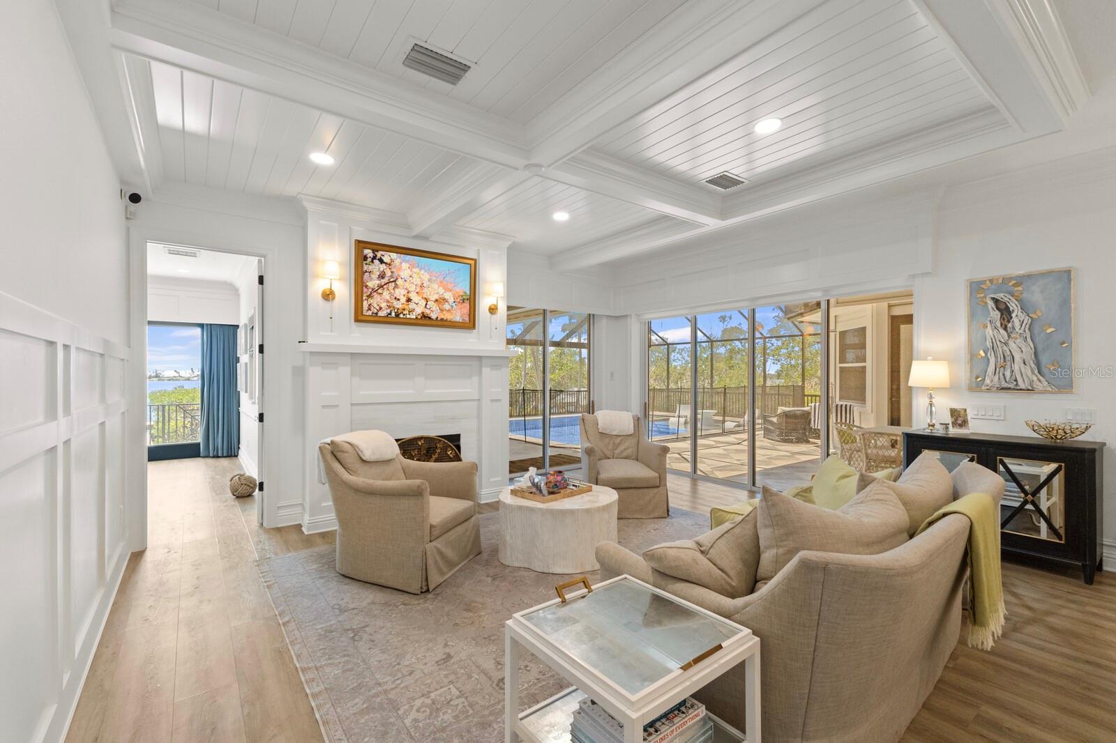 MAHOGANY BAY - Residential