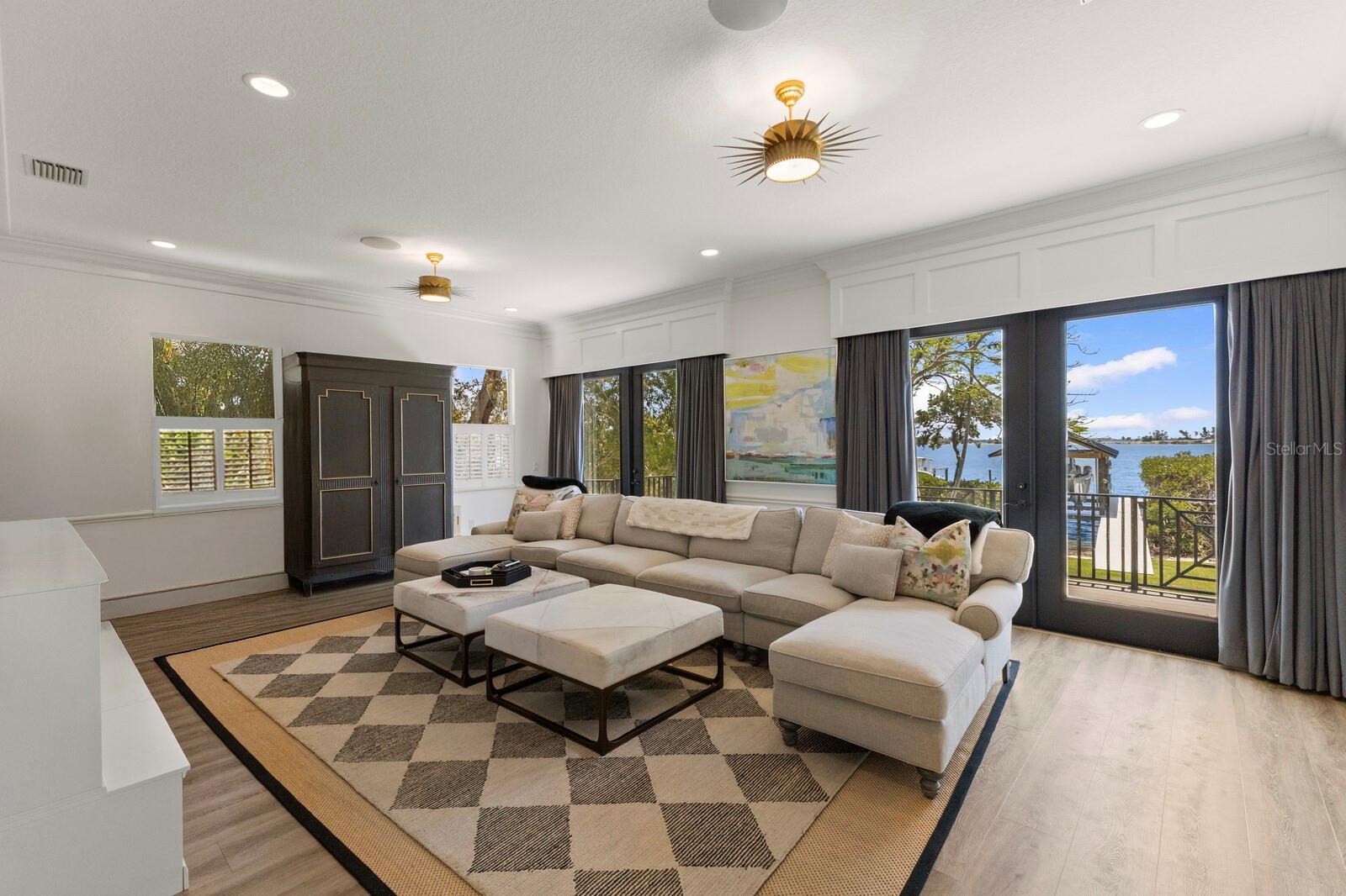 MAHOGANY BAY - Residential