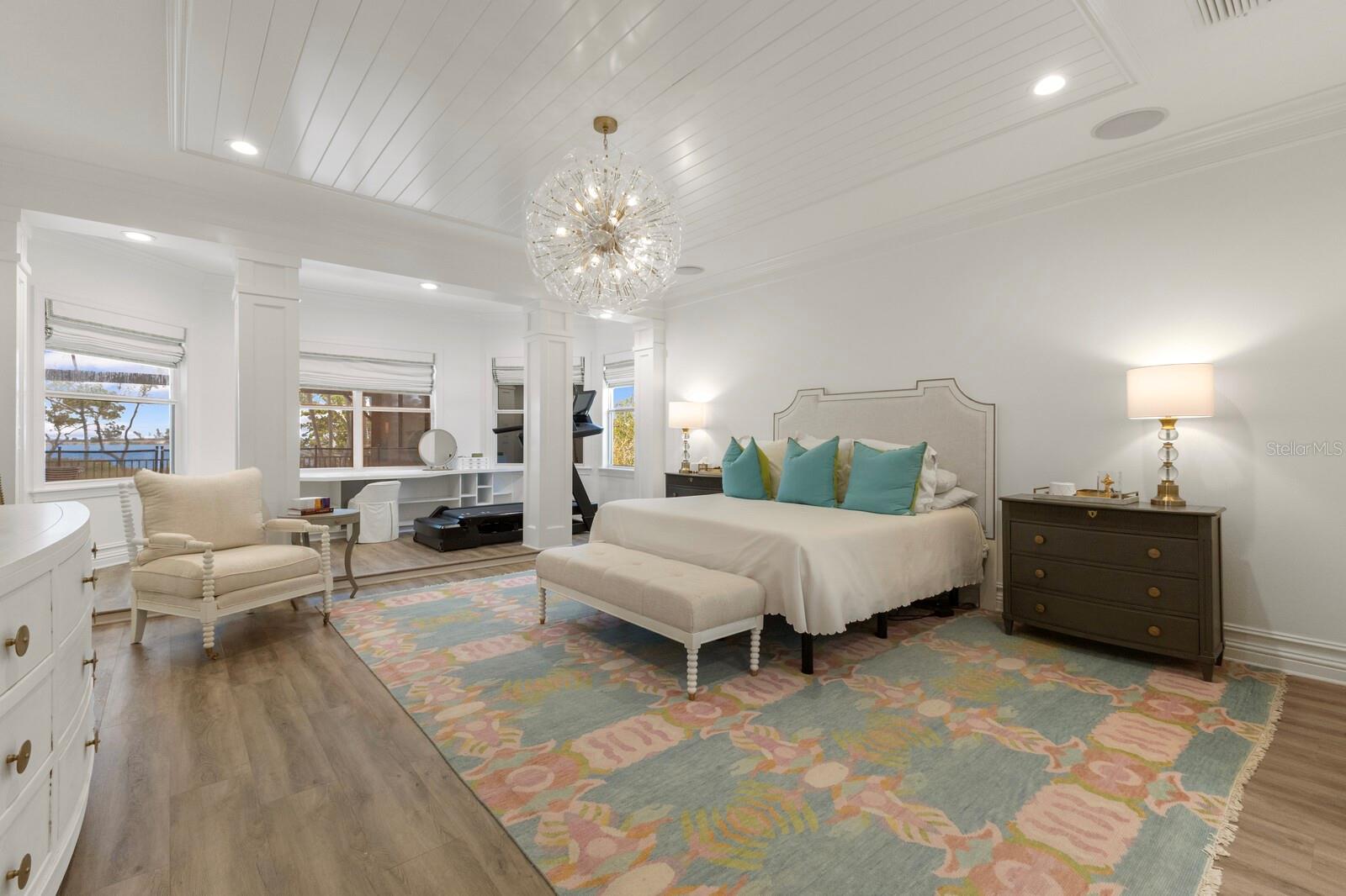 MAHOGANY BAY - Residential