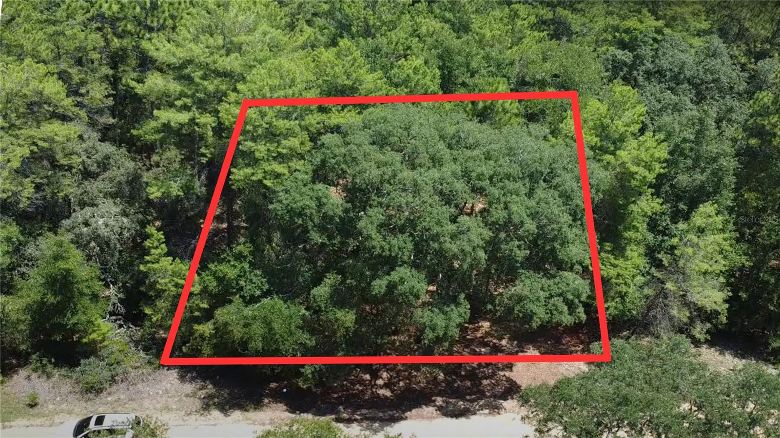 Vacant land zoned residential in the peaceful community of Interlachen, FL. This lot is perfect for building your custom home or placing a mobile/manufactured home. Easy access to nearby electricity. Add well and septic for low utility costs.
Enjoy nearby fishing on the Gulf Coast, explore parks and trails, or hit local golf courses. Restaurants and shops are just a short drive away. Georgetown offers year-round sunshine, a laid-back atmosphere, and plenty of outdoor recreation.
Whether you're building now or investing for the future, this lot is priced to sell quickly. Don't wait – inquire today!