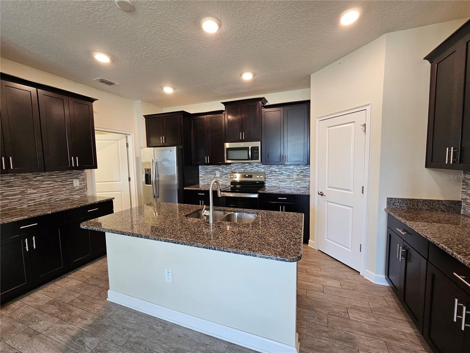 STOREY LAKE - Residential