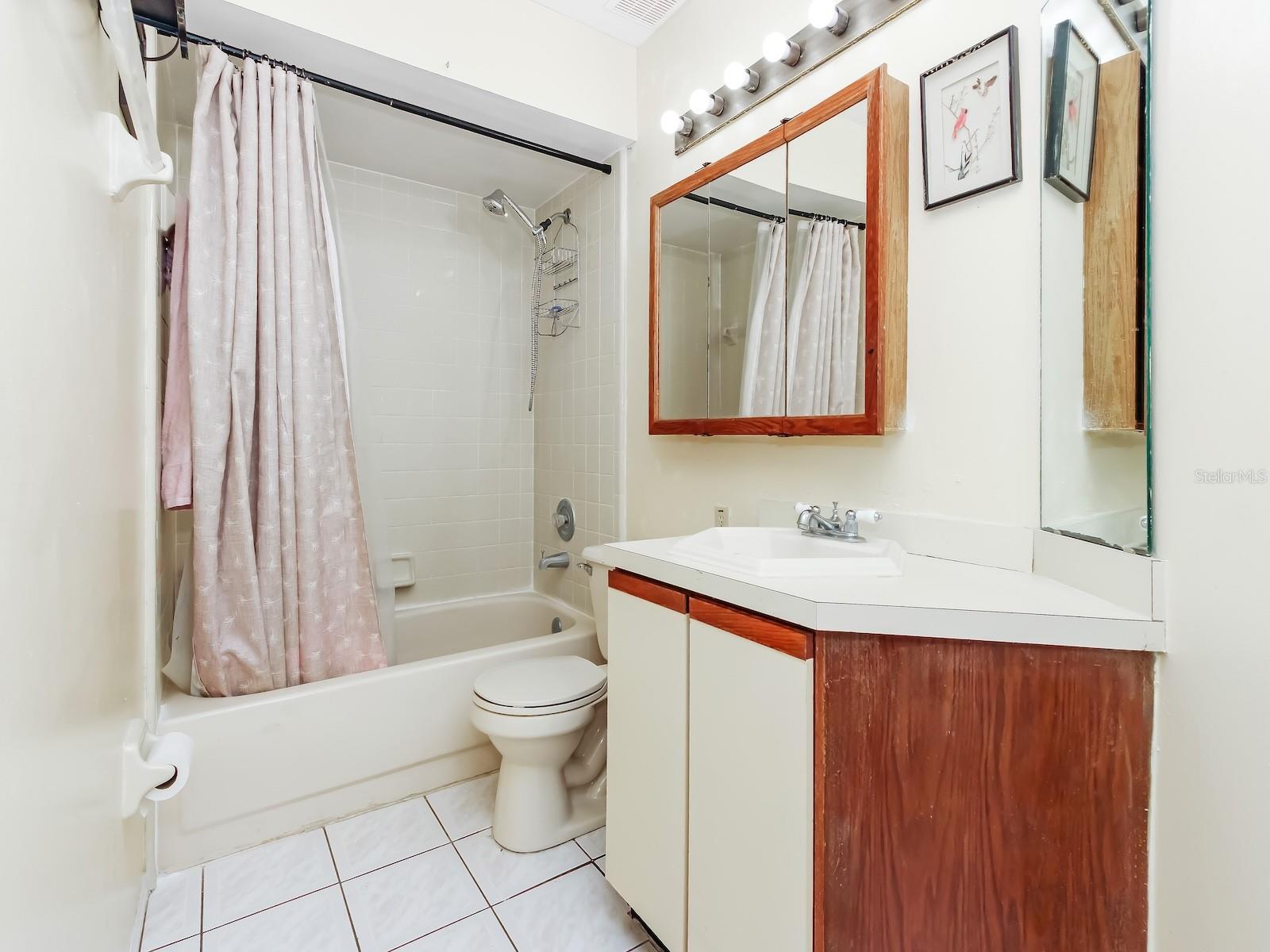 BVL LAKEPOINTE TWNHMS - Residential