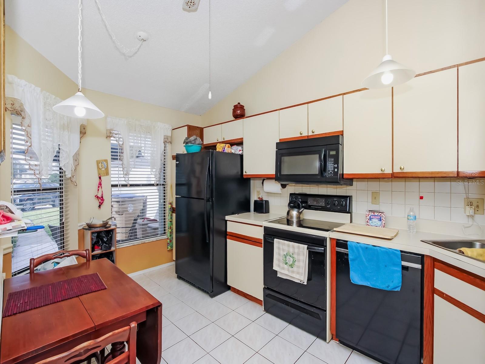 BVL LAKEPOINTE TWNHMS - Residential