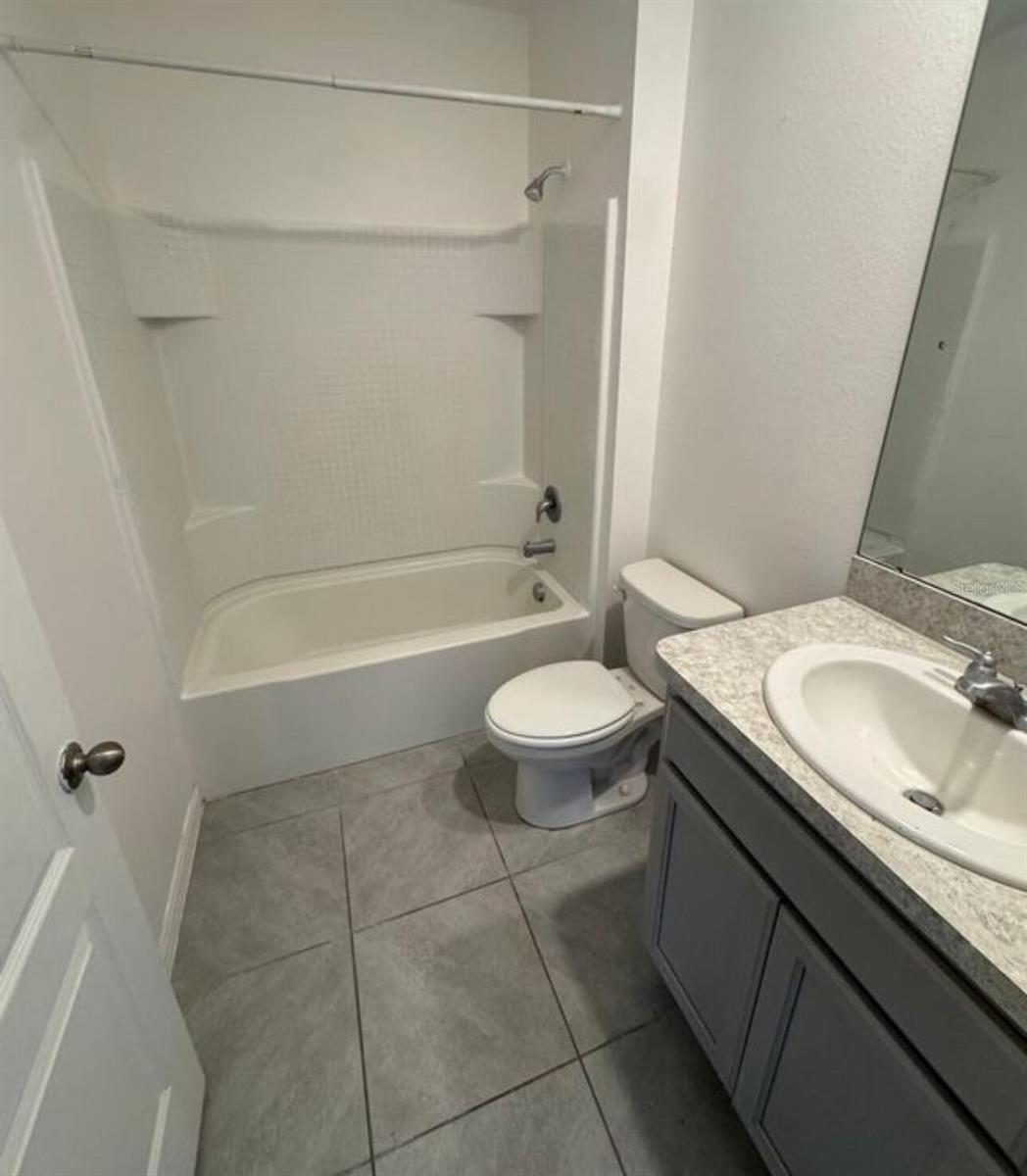 SQUIRES GROVE - Residential Lease