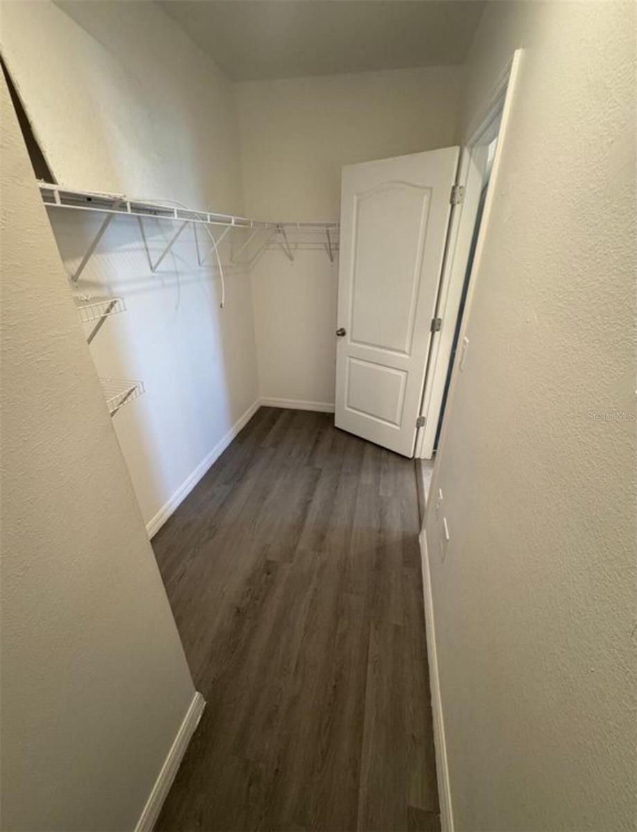 SQUIRES GROVE - Residential Lease