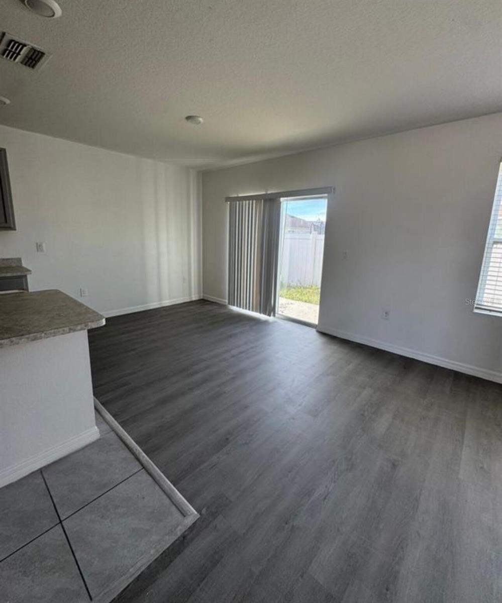 SQUIRES GROVE - Residential Lease