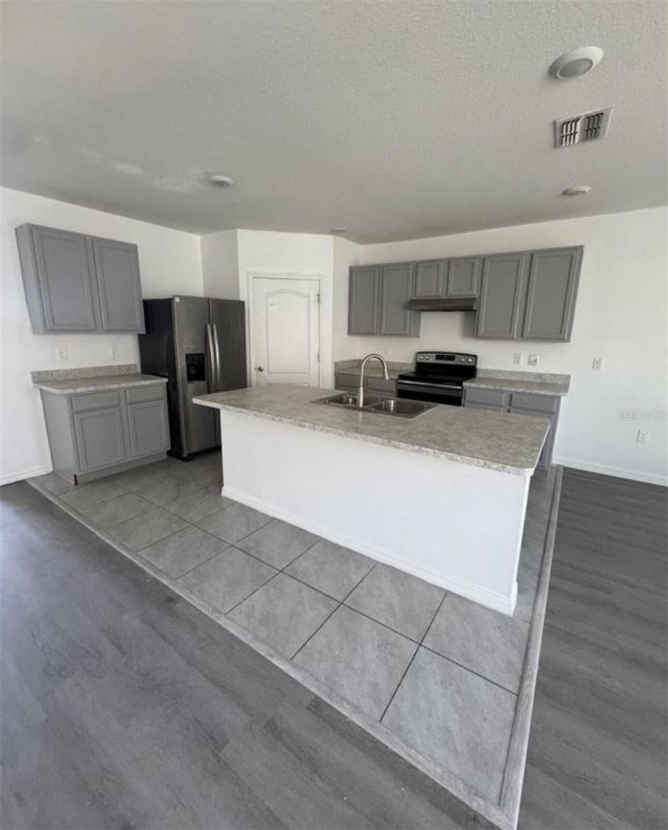 SQUIRES GROVE - Residential Lease